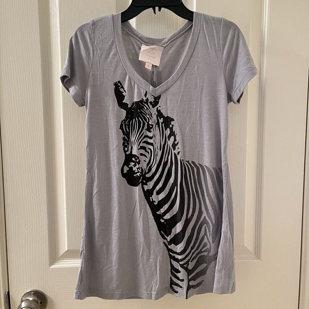 Romeo & Juliet Couture Grey Zebra Top Shirt Zipper Back Women's Size Small NWT